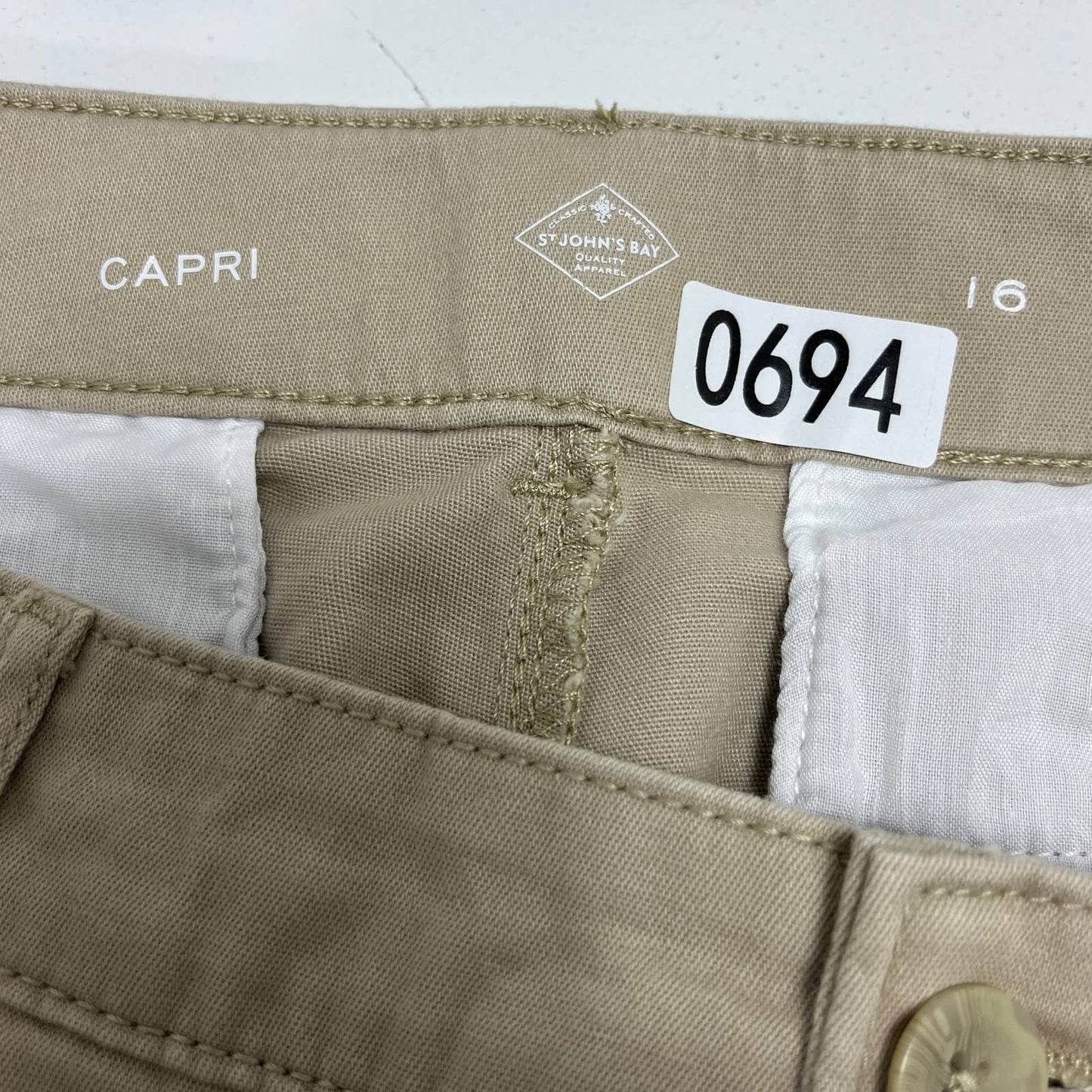 St. John's Bay Capri Pants Size 16, Tan