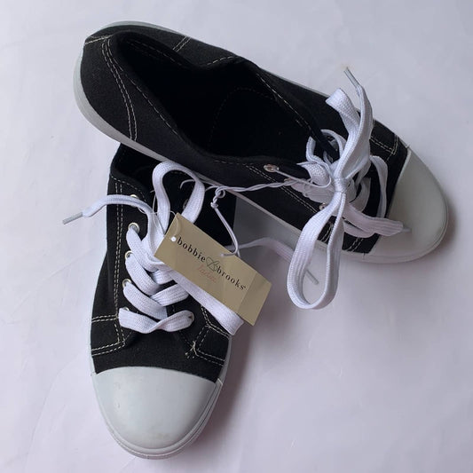 NEW Bobbie Brooks Sneakers Size 8, Black & White