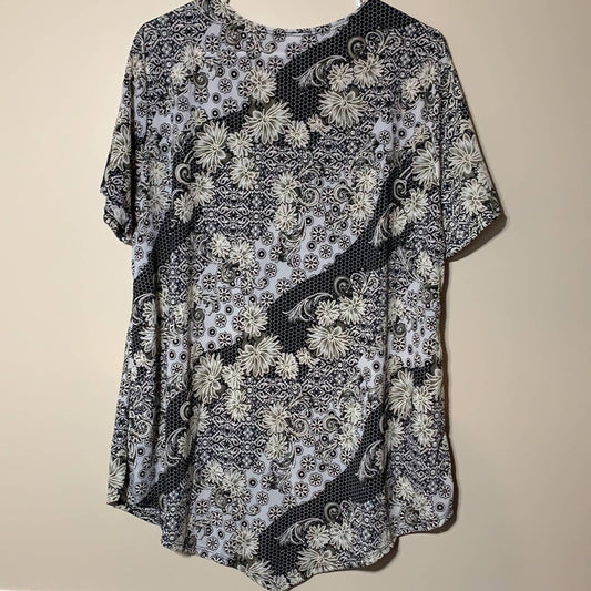 Exclusive One Printed Top Size 3X, Black & White